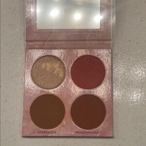 Sydney Grace Luminous Light Palette in MEDIUM